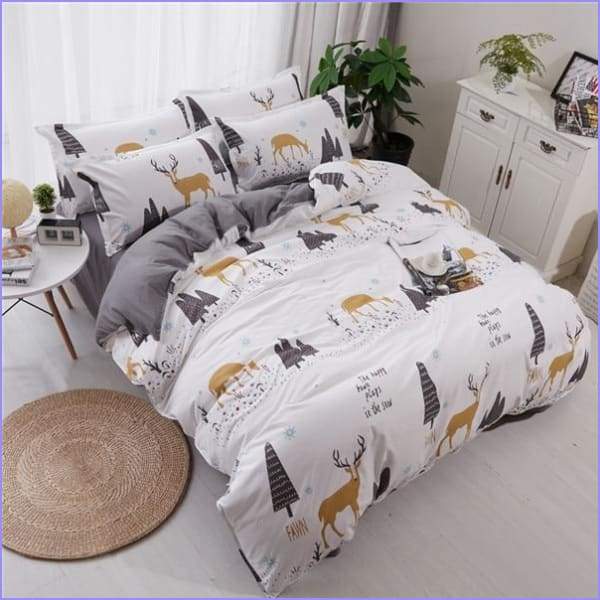 Duvet cover deer in the forest