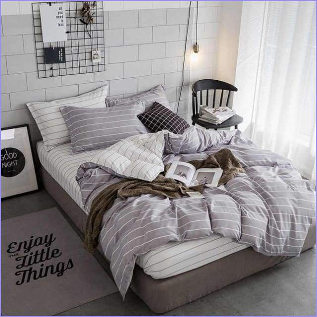 Reversible striped duvet cover