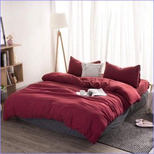 Red duvet cover Bordeaux